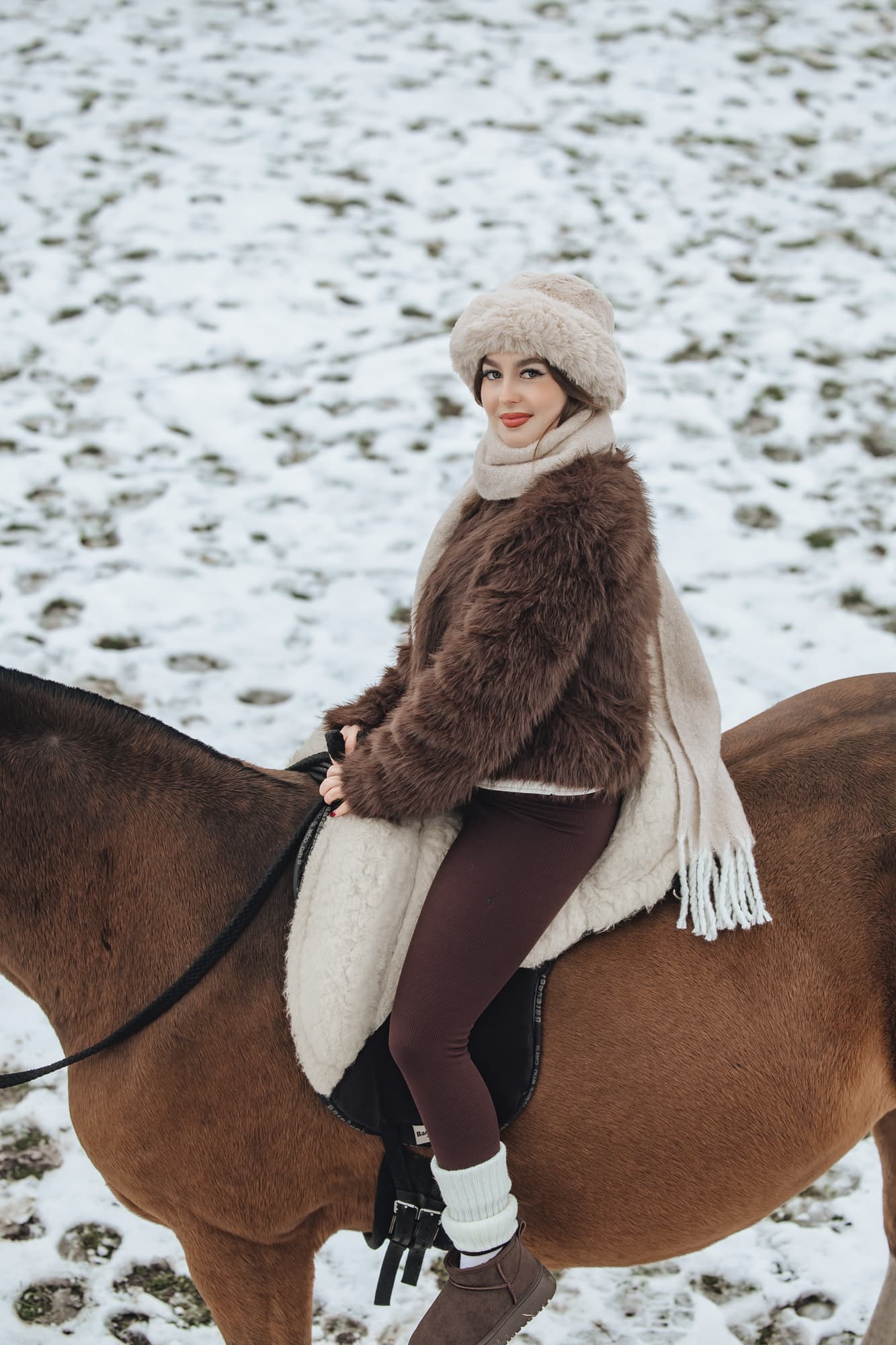 Maria and the horses · photo 3